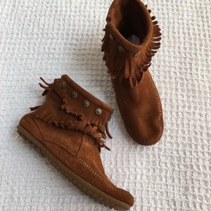 Minnetonka Brown Fringe Moccasins